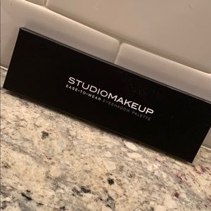 Studio Makeup eyeshadow palette